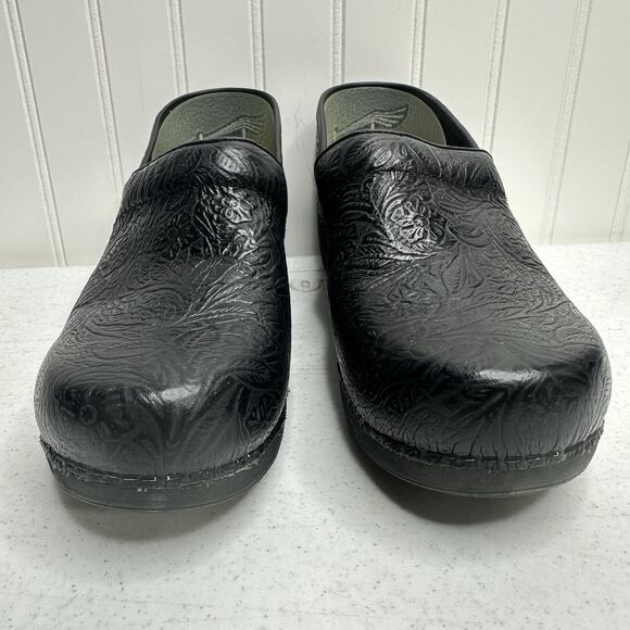 Dansko Clogs EU 41 Womens XP 2.0 Floral Tooled Black Leather Slip On Shoes - Picture 2 of 9